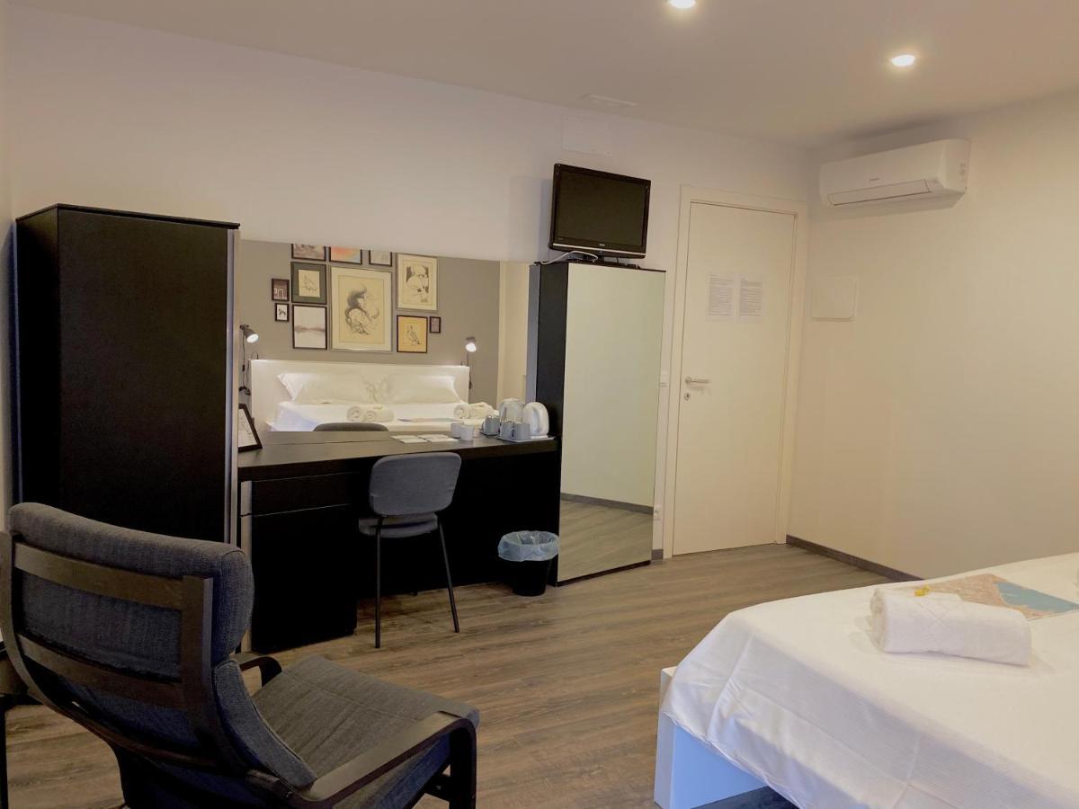 Mimi Rooms&Studios Trieste Bagian luar foto